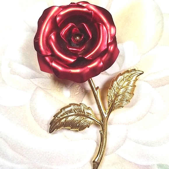Vintage Red Rose Satin Finish Goldtone Brooch Pin - Picture 4 of 13